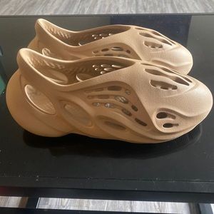 Yeezy foam runner size 11